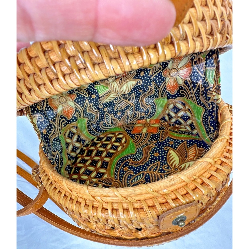 Round Wicker Woven Crossbody Bali Bag purse Baik fabric lining Purse - Picture 12 of 16
